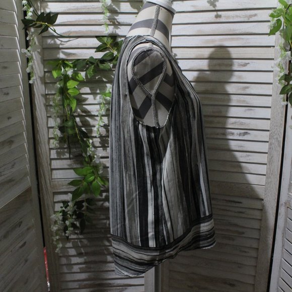 apt 9 sleeveless striped blouse (520) - Picture 2 of 7